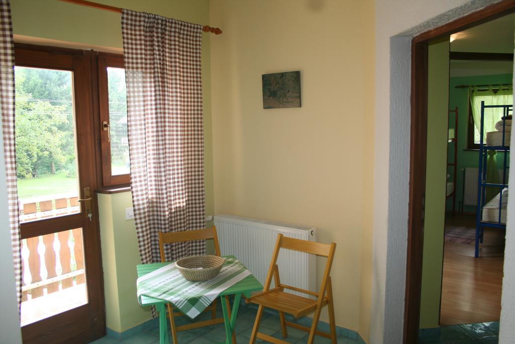 Hostel Flores Kostanjevac Exterior foto