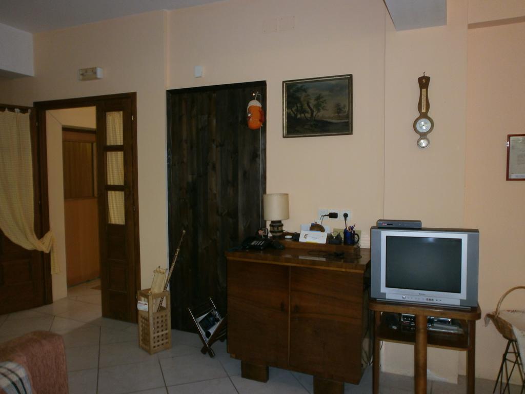 Hostel Flores Kostanjevac Exterior foto
