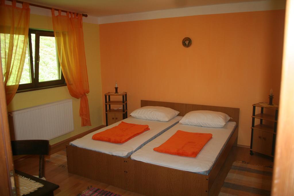 Hostel Flores Kostanjevac Zimmer foto