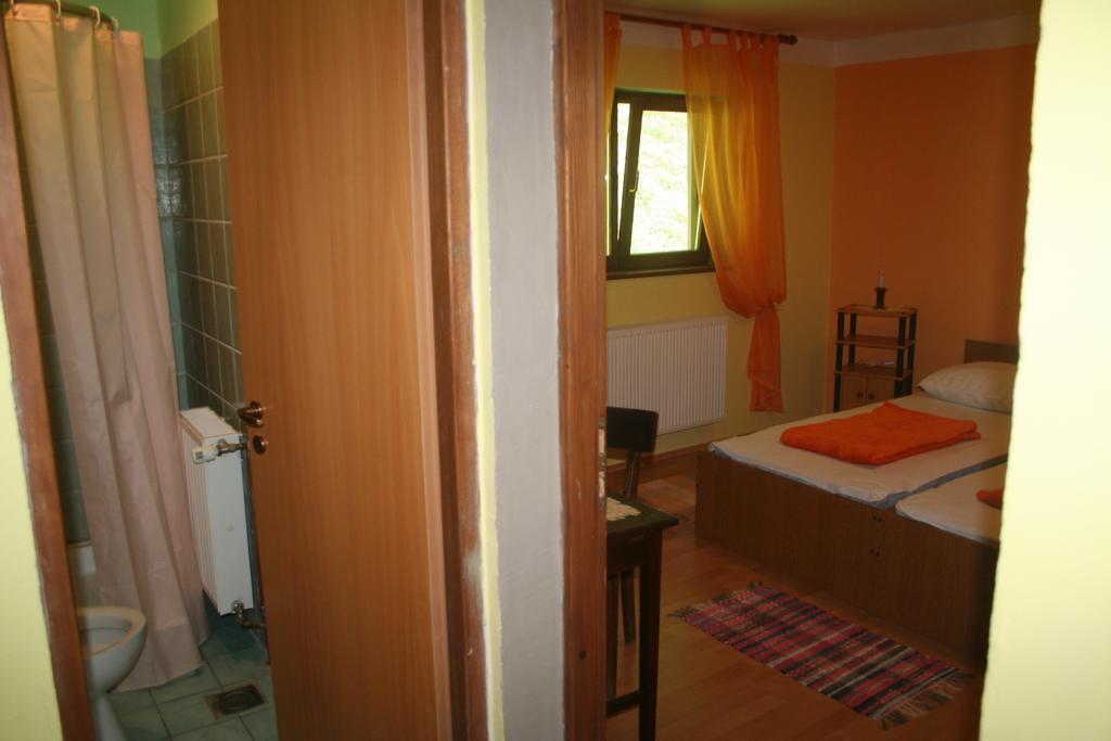 Hostel Flores Kostanjevac Zimmer foto